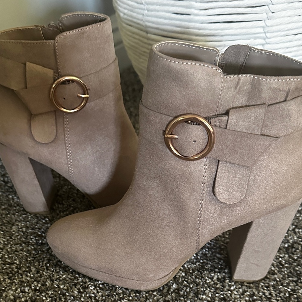 Lauren Conrad Woman’s boots -Size 7